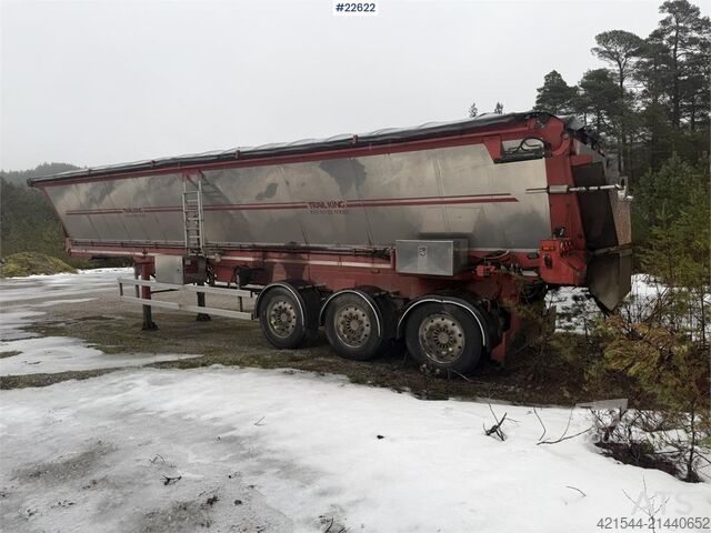 Vest-Trail Red River aszfalt félpótkocsi kitoló rendszerrel  Vest-Trail Red River asphalt semi with a push-off