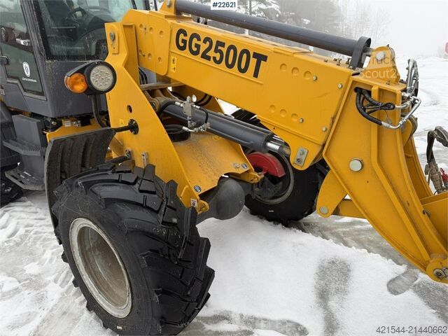 Yükleyici Günter Grossmann Ladowarka GG2500T telehandler with a bucket and l