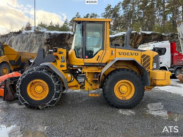 Rakodógép Volvo L90F wheel loader with a bucket