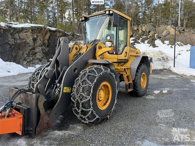 Rakodógép Volvo L90F wheel loader with a bucket