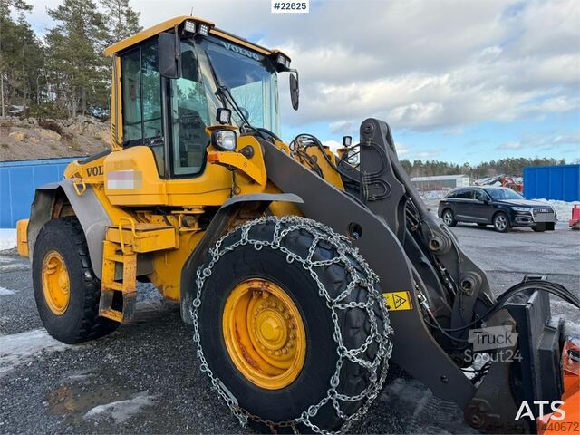 Rakodógép Volvo L90F wheel loader with a bucket