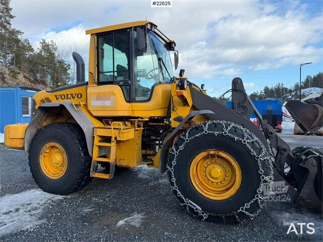 Rakodógép Volvo L90F wheel loader with a bucket