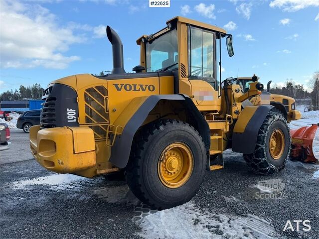 Rakodógép Volvo L90F wheel loader with a bucket
