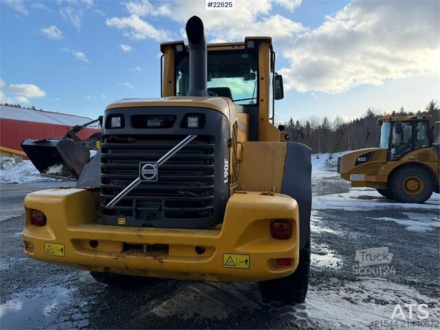 Rakodógép Volvo L90F wheel loader with a bucket
