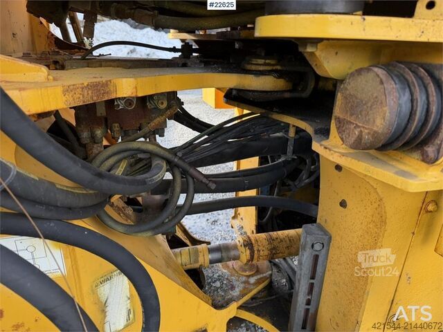 ładowarka Volvo L90F wheel loader with a bucket