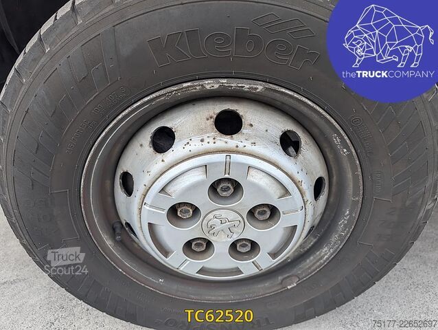 Furgão de painéis Peugeot Boxer 3t3 2l blue hdi 110 pack
