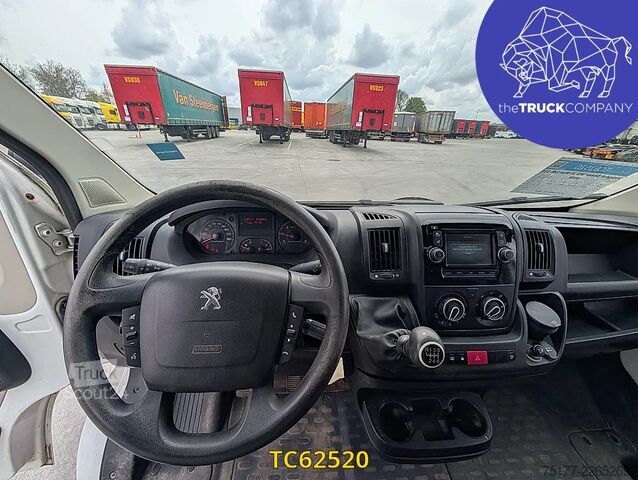 Furgão de painéis Peugeot Boxer 3t3 2l blue hdi 110 pack