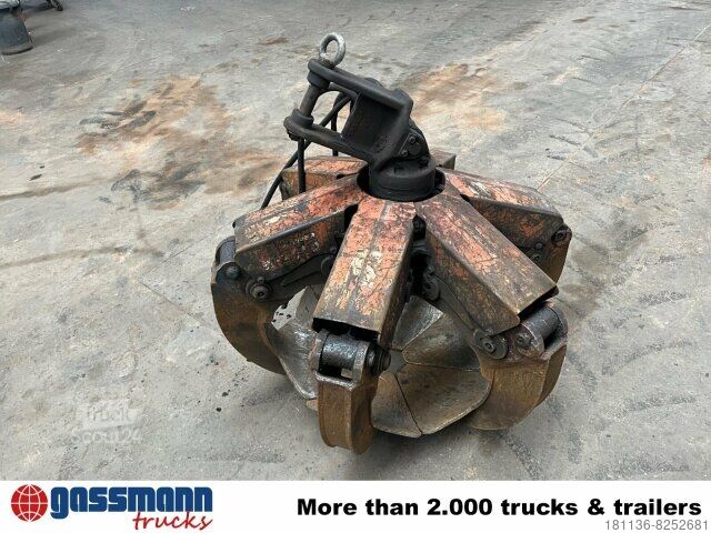 Krautuvas sumontuotas ant sunkvežimio Kinshofer Mehrschalengreifer