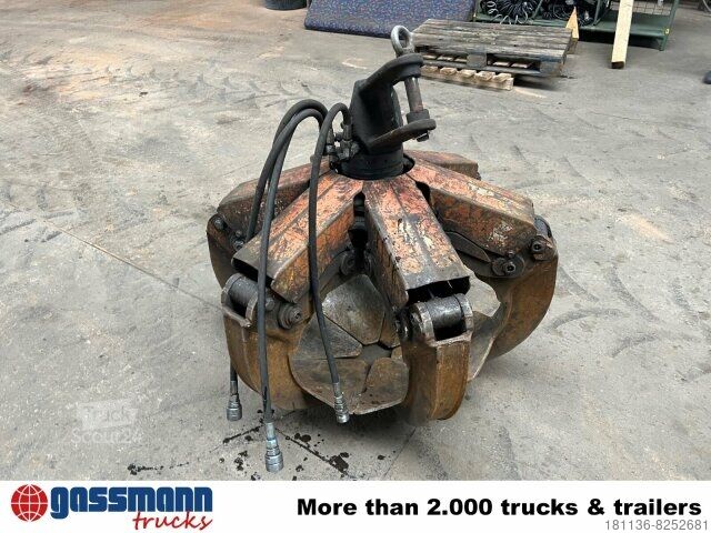 Krautuvas sumontuotas ant sunkvežimio Kinshofer Mehrschalengreifer