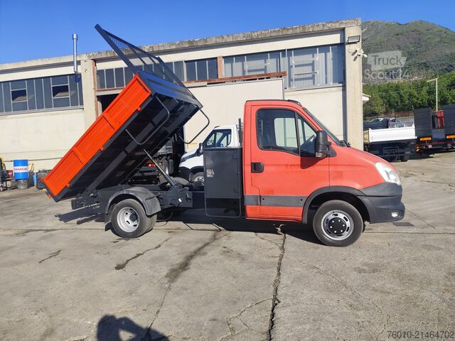 φορτηγό ανατρεπόμενο βαν Iveco Daily 35C13