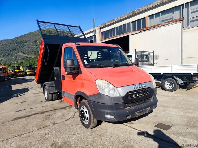 φορτηγό ανατρεπόμενο βαν Iveco Daily 35C13