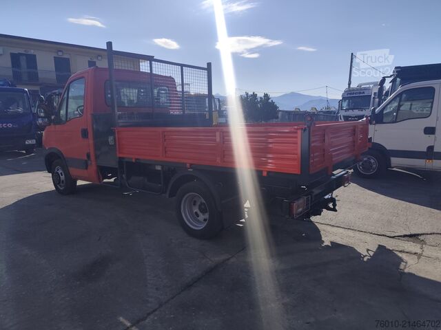 φορτηγό ανατρεπόμενο βαν Iveco Daily 35C13