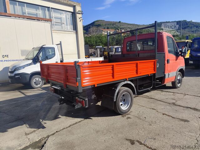 φορτηγό ανατρεπόμενο βαν Iveco Daily 35C13