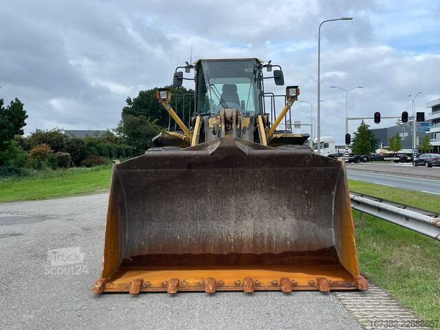 Nakladač Komatsu WA470-6
