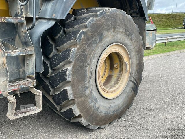 Nakladač Komatsu WA470-6