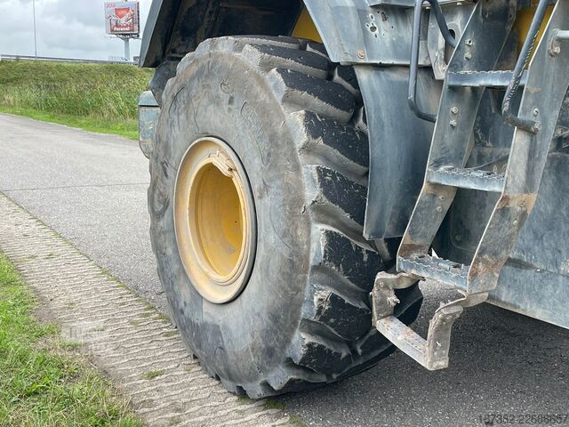 Nakladač Komatsu WA470-6