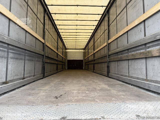 Nyitott ponyvás félpótkocsi Schmitz Cargobull Curtainsider Standard