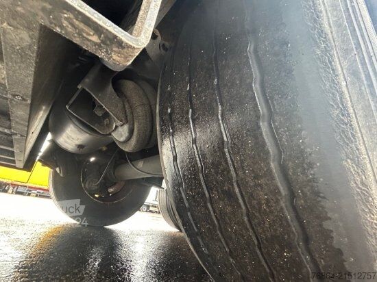 Нискорамно полуремарке SCHMITZ SCB S3B KüHLAUFLIEGER, SCHMITZ-AGGREGAT/ACHSEN, DOPPELSTOCK