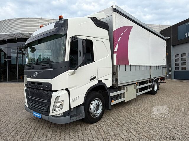 Ciężarówka z płaską platformą VOLVO FM330 4X2