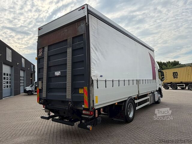 Ciężarówka z płaską platformą VOLVO FM330 4X2