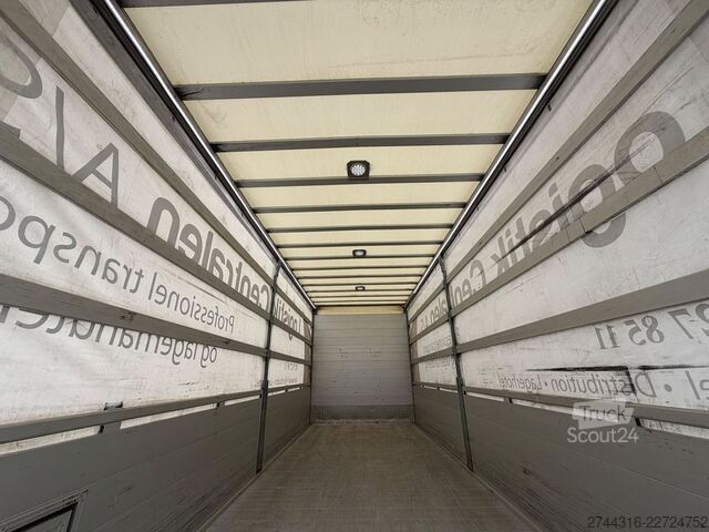 Ciężarówka z płaską platformą VOLVO FM330 4X2