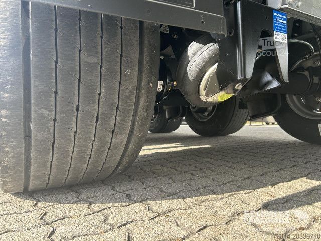 Open oplegger met zeil Schmitz Cargobull Curtainsider Mega Getränke