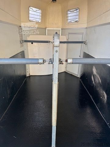 Remorcă pentru transport cai HUMBAUR Rapid Pferdeanhänger 2t SK DS Holz/Poly