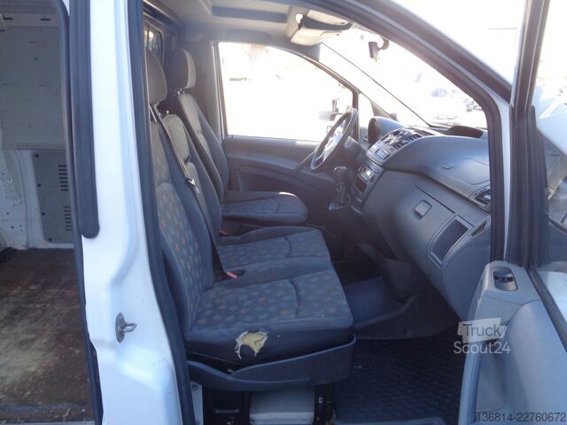 Dobozos furgon MERCEDES-BENZ Vito 111 CDI Lang 3-Sitzer AHK