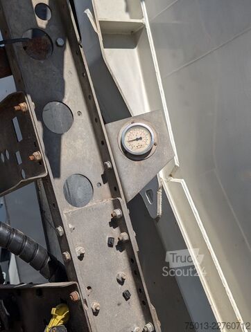 Semi-reboque basculante SCHMITZ CARGOBULL HardoX Stahl 50 cbm,Liftachse,2xGetreideschieber