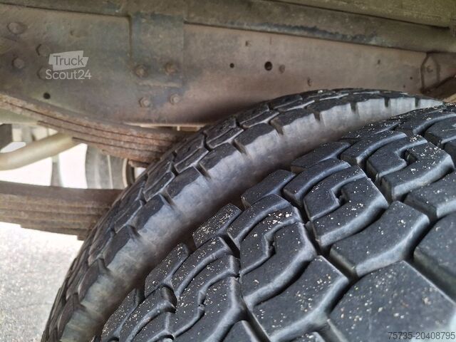 Brandweerwagen MERCEDES-BENZ 1017