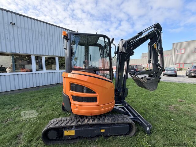Minigrävare med fullhytt och värme Tec-Point Yanmarmotor ME26.09  - 2,9 t - Euro V - CE - ROPS