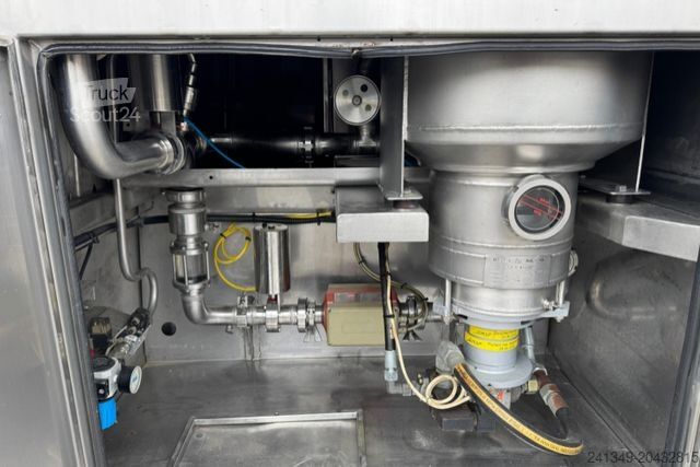 Βυτιοφόρο φορτηγό MAN TGS 26.440 6x2 Isoliert Milchtank 3 Kammern