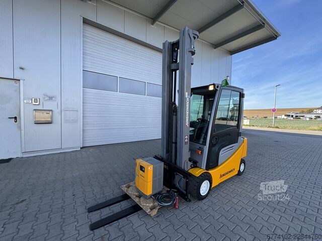  Jungheinrich EFG320 + Ladegerät 3753--EK