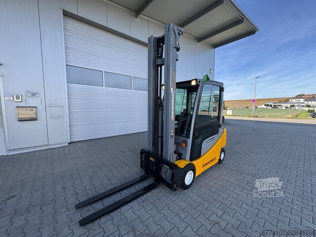  Jungheinrich EFG320 + Ladegerät 3753--EK
