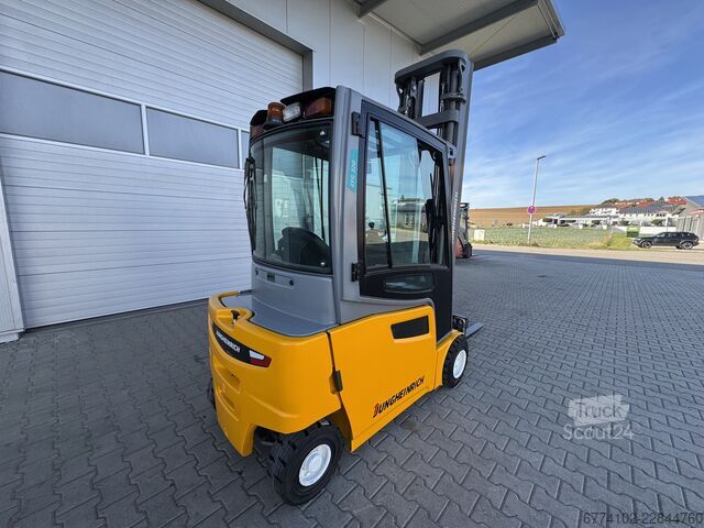  Jungheinrich EFG320 + Ladegerät 3753--EK