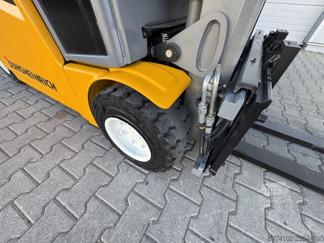  Jungheinrich EFG320 + Ladegerät 3753--EK