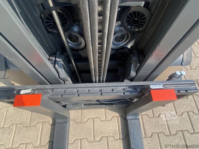 Elektrisch – 4 Räder Linde E20PL-02 + Ladegerät 3516 --EK
