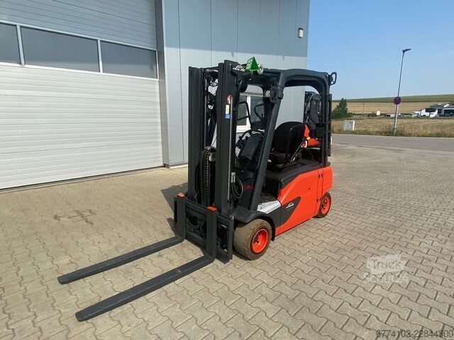 Elektrisch – 4 Räder Linde E20PL-02 + Ladegerät 3516 --EK