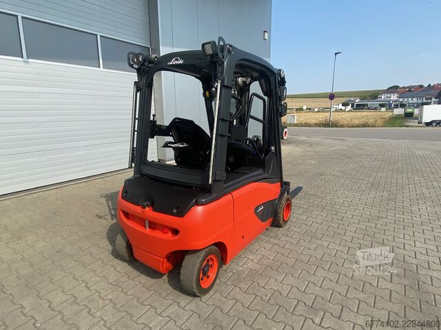 Elektrisch – 4 Räder Linde E20PL-02 + Ladegerät 3516 --EK