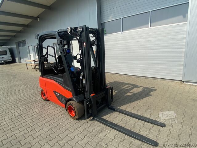 Elektrisch – 4 Räder Linde E20PL-02 + Ladegerät 3516 --EK