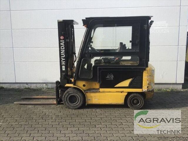 Chariot élévateur frontal Hyundai 32B-7