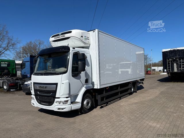 Camión frigorífico DAF LF 230 Schmitz Kühlkoffer LBW Klima T-800 Spect.