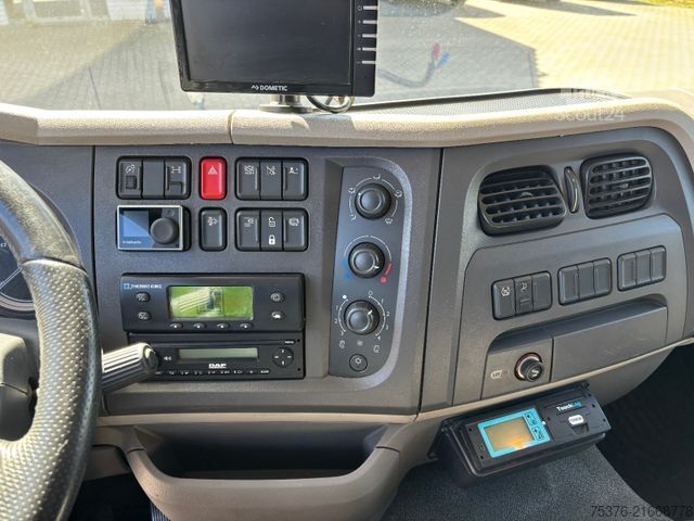 Camión frigorífico DAF LF 230 Schmitz Kühlkoffer LBW Klima T-800 Spect.