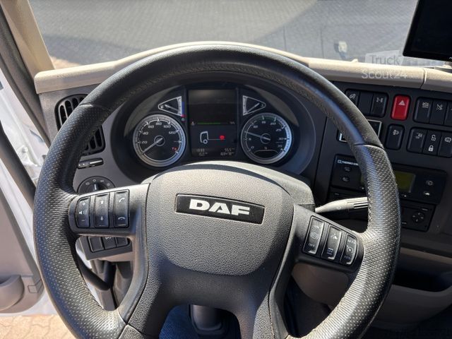 Camión frigorífico DAF LF 230 Schmitz Kühlkoffer LBW Klima T-800 Spect.