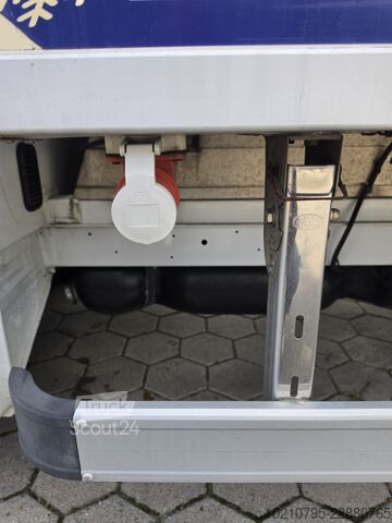Saldētavas puspiekabe Mercedes-Benz Sprinter 319