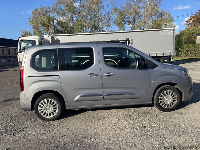 Mini-furgão Toyota Proace