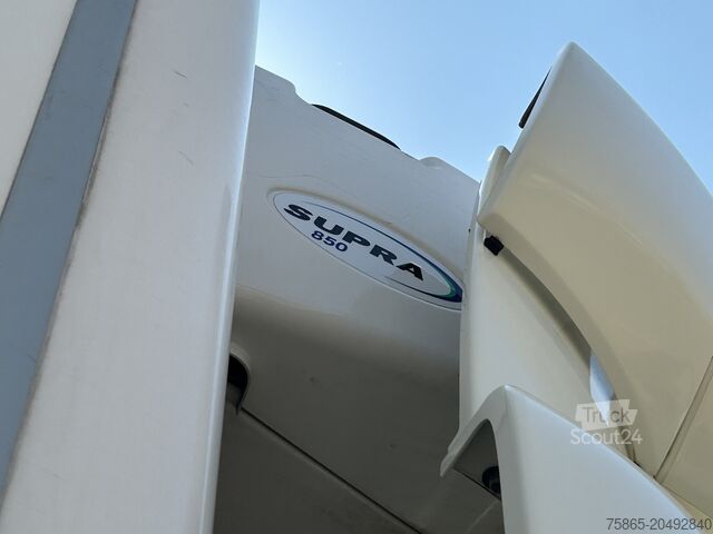 Gekoeld/bevroren transport DAF CF 260 FA / Carrier Koeler - 30 gr / Chereau Fr...