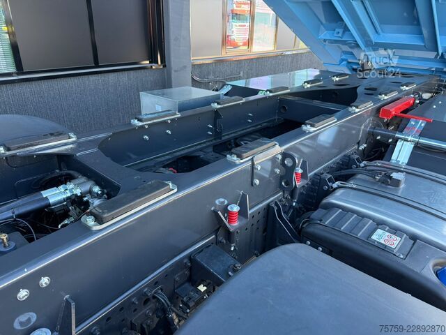Camión volquete Iveco T-Way 410T54 Kipper 20cbm 8x4