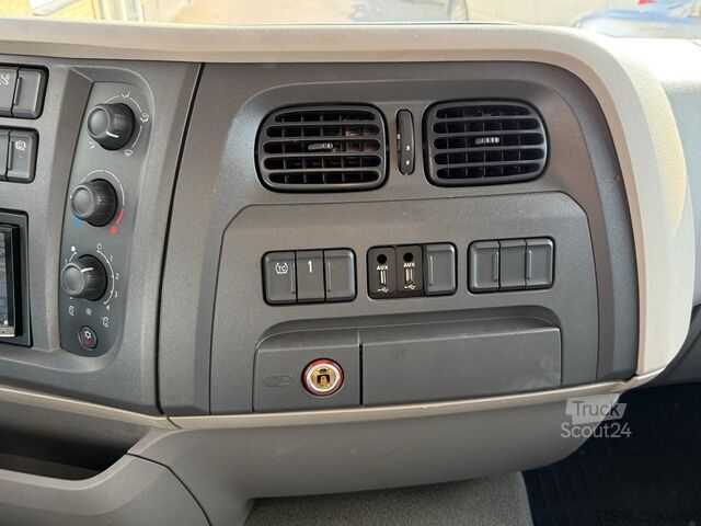 Padrão-SZM DAF LF 230 Trekker Showtruck 6 Cylinder 1st Owner E...