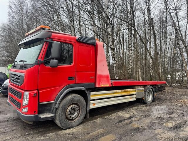 Vehicul de recuperare Volvo FM330 recovery truck.